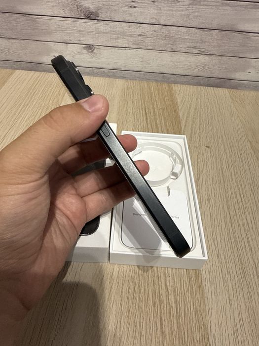 iPhone 15 Pro 128GB в цвят Black Titanium!