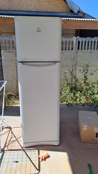 Продаётся холодильники фирмы "Indesit"