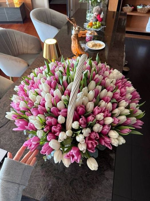 Тюльпаны в корзине