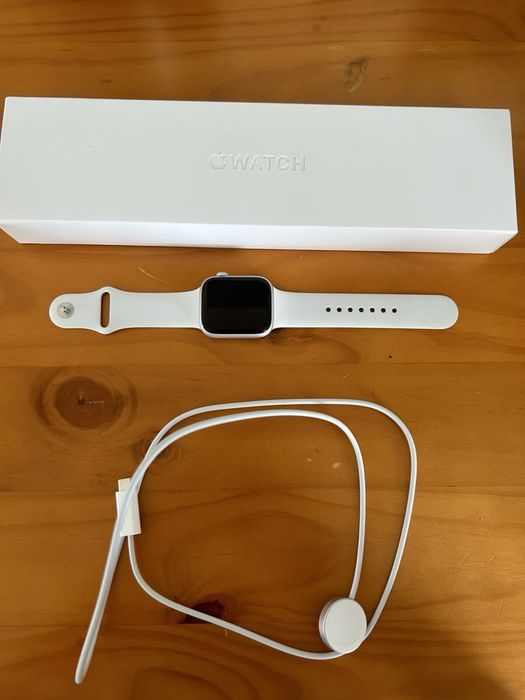 Apple Watch 8 series (часы)