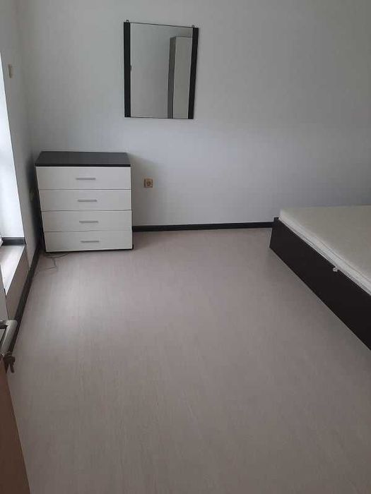 Дава се под наем Тристаен апартамент в Бургас, Меден рудник - зона А - 120 кв.м за 150 € - Снимка #1