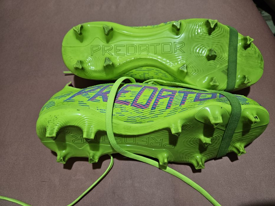 Ghete fotbal Adidas Predator