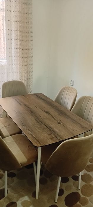 Стол со стулями и спальный гарнитур