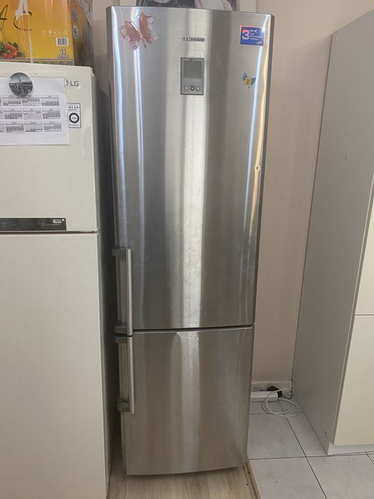 Холодильник Samsung