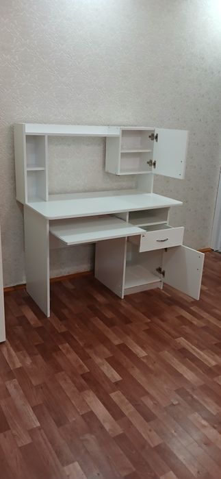 Компьютерный стол.