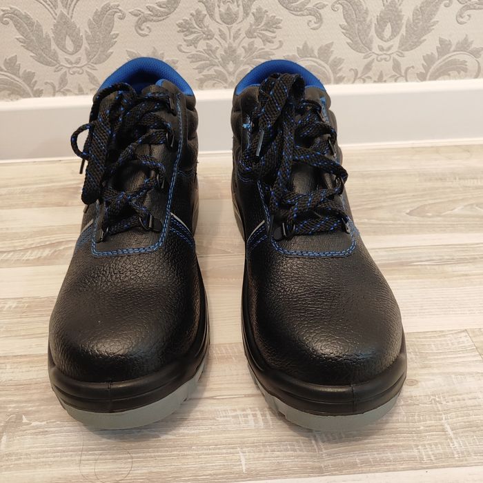 Продам  спец обувь