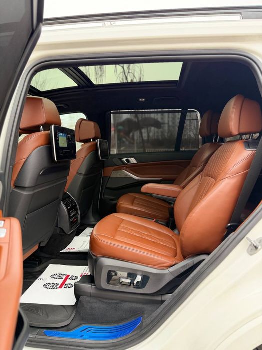 Bugun sotuvimizda Bmw X7 40 i