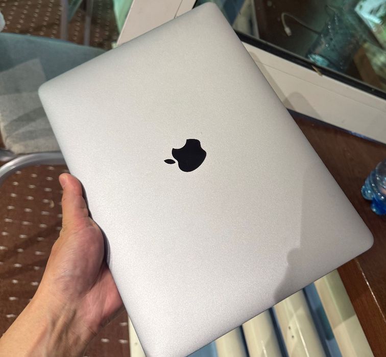MacBook m1 2020 хорошее состояние