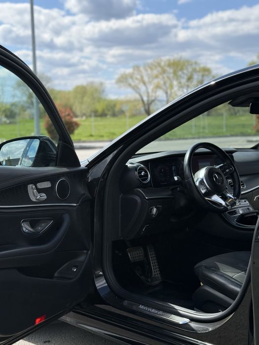 Mercedes-Benz E220d pachet AMG