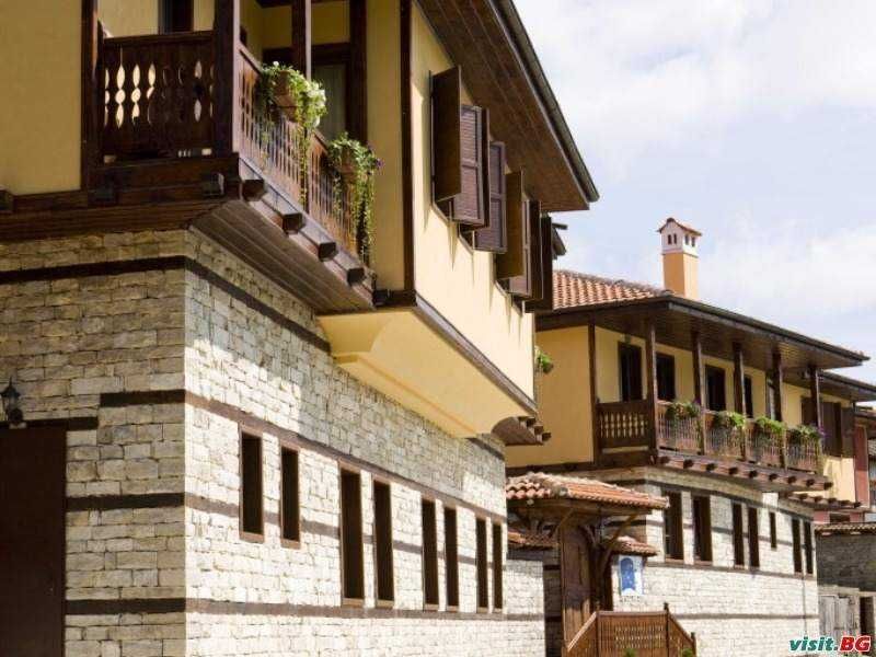 Продава се Хотел в Копривщица - 1200 кв.м за 255 €/кв.м - Снимка #1