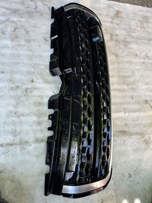 Grilă radiator range rover evogue.cod:gj32-8l001-a.