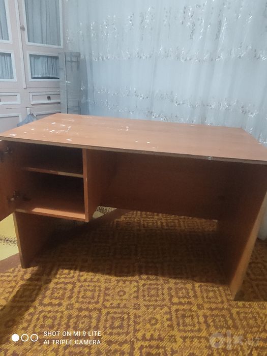 Письменный стол.
