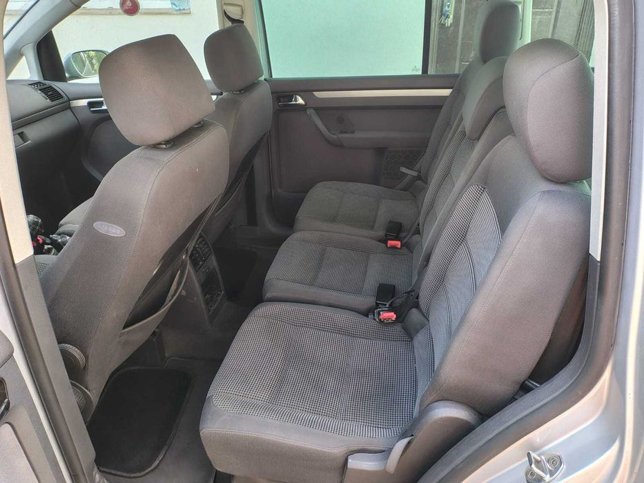 VOLKSWAGEN Touran 0 — imagine 5