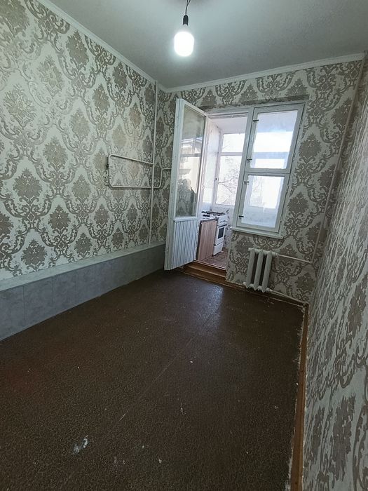 1 хона 2 хона килинган 3 этажда квартира сотилади