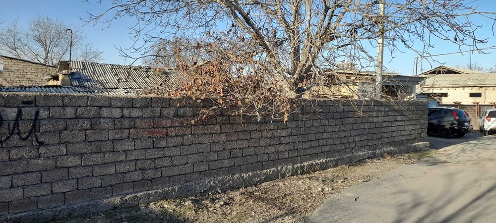 Xovli uy sotiladi 4 sotix Ohangaron shaxar markazida