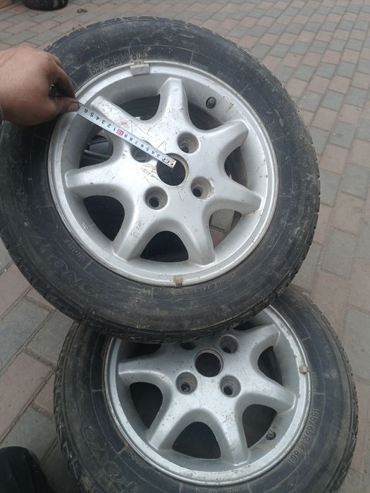 De vînzare 4 genți din aliaj pe 15 cu prindere 5 frezoanepentru detali