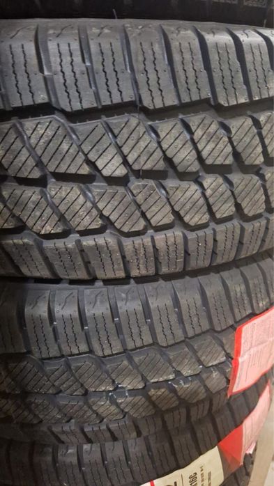 Срочно продам зимние шины