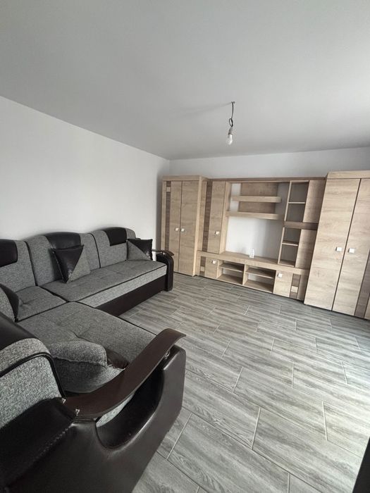 Inchiriez apartament