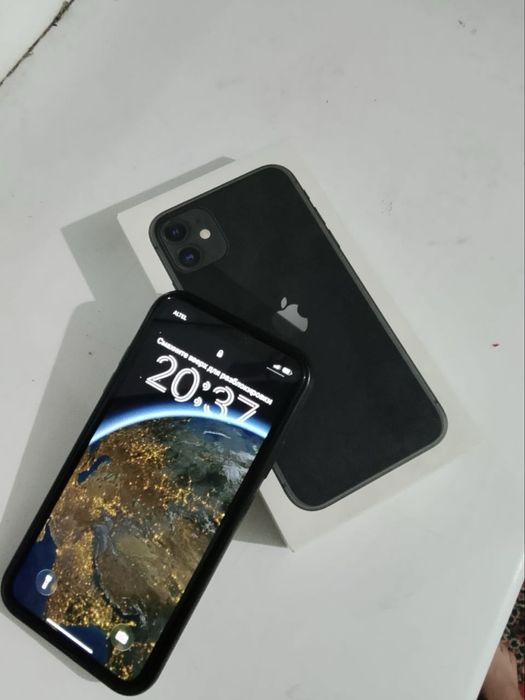 Продам Айфон 11.