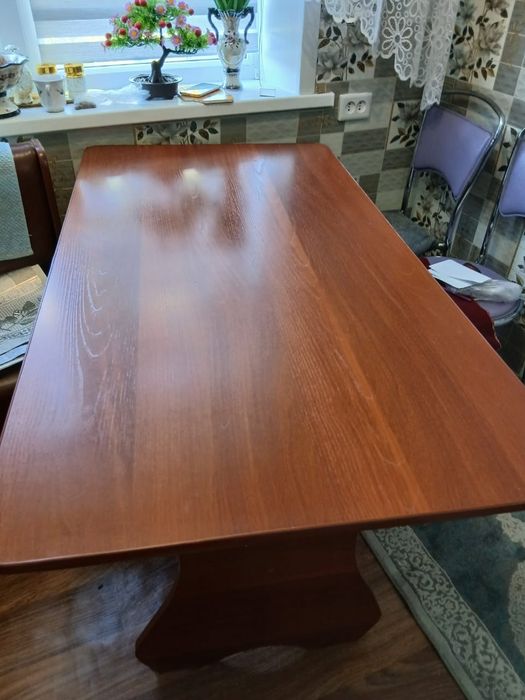 Стол обеденный большой