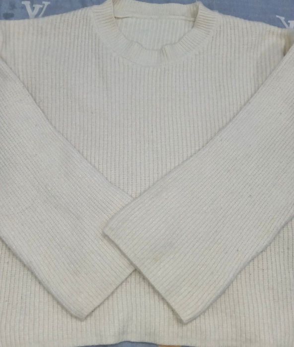 женский вязаный свитер