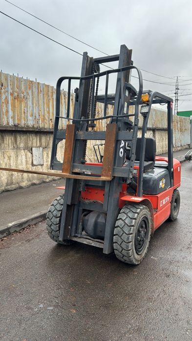 Погрузчик вилочный