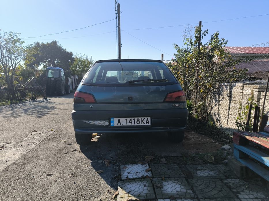 Продавам "Пежо 306"