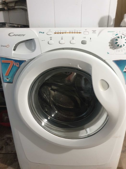 Mașină de spălat cu foarte puțin uz