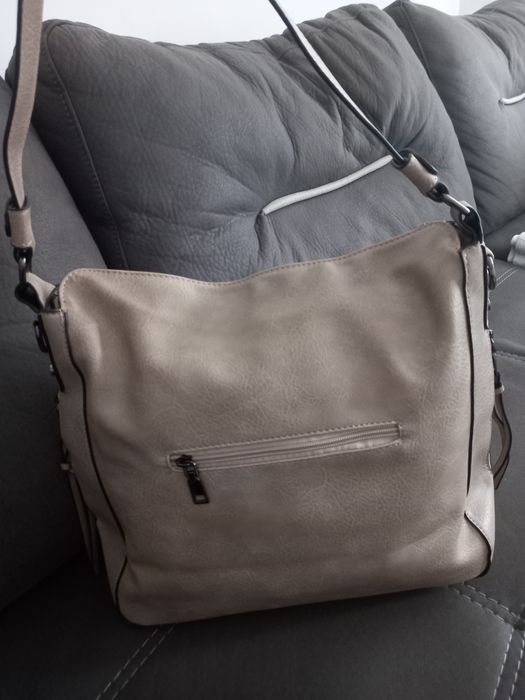 Нова дамска чанта с 4 джоба и 2 прегради