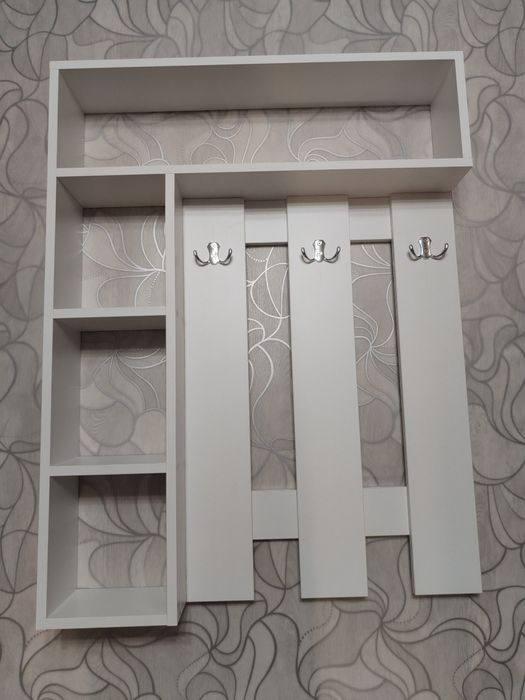 Продаётся новая настенная вешалка