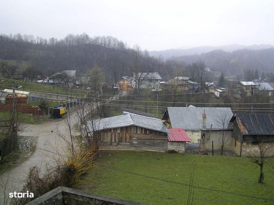 Vând casă spațioasă în Breaza – 1500 mp teren