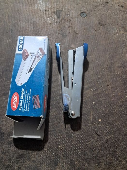 Степлер  для  бумаги .