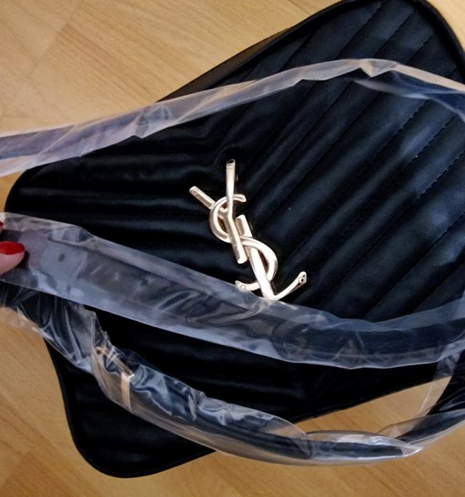 Geanta damă super model, logo metalic auriu, saculet, etichetă