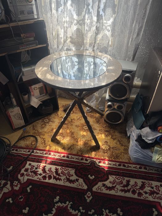 Каменный стол с эффектом бесконечности