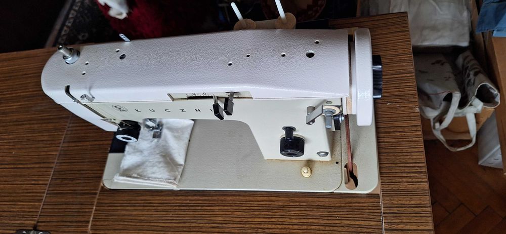 Домашна шевна машина Лучник