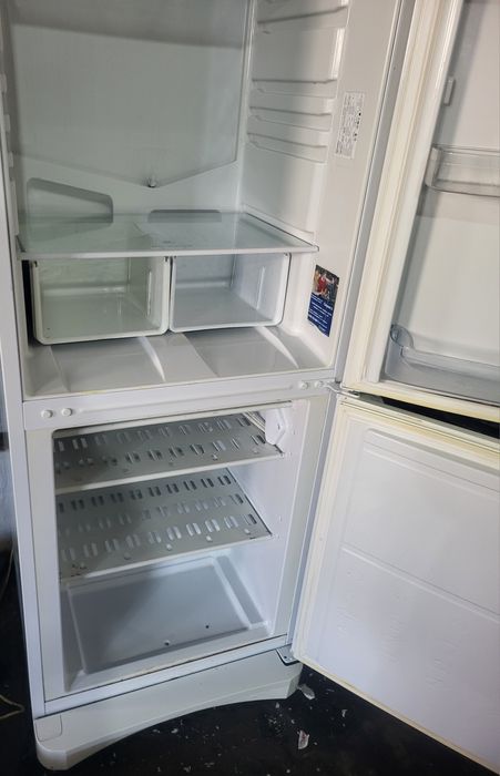 Продам холодильник индезит