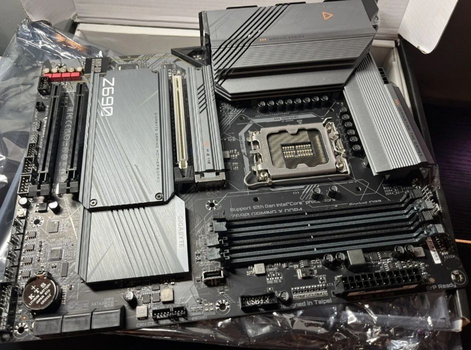 Продаю комплект плата z690 gaming x + intel core i7 12700kf