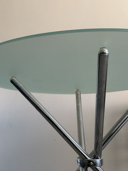 Кръгла стъклена маса