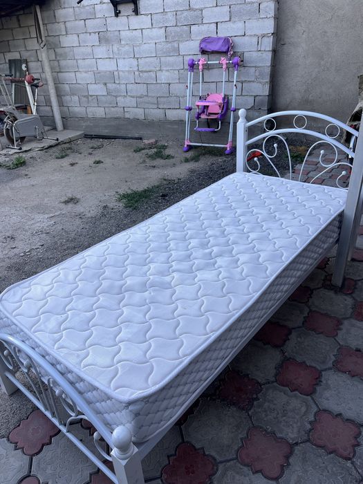 Односпальная кровать