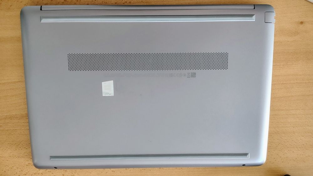 HP 250 G8  i5 1135G7 8 GB DDR4 250 GB SSD NVME Windows 11 Pro OEM