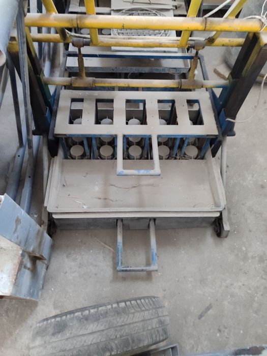 Продаются 4 станка для формовки шлакоблока