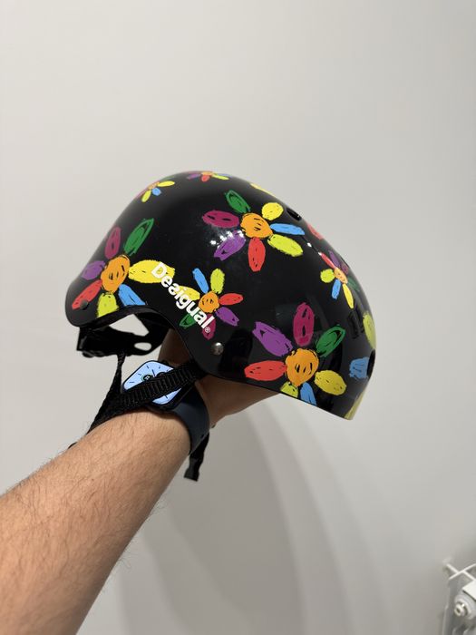 Каска Desigual нова