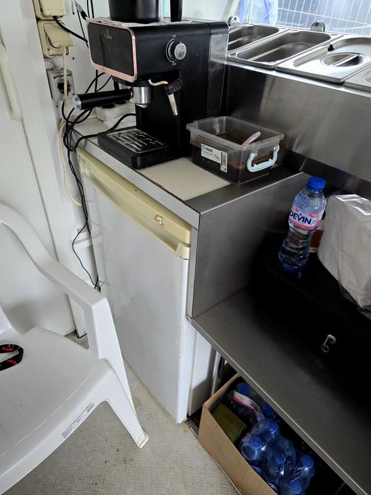 Мерцедес кемпър за бързо хранене готов за работа