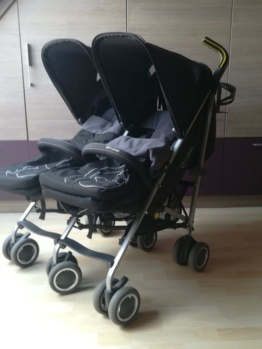 Количка за близнаци