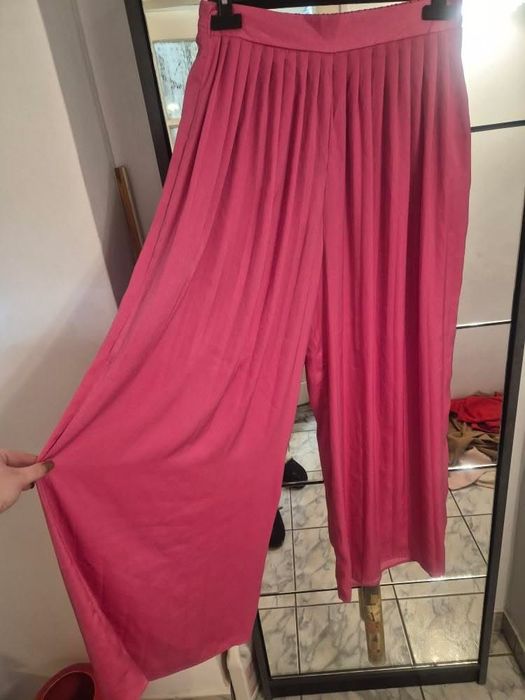 Pantaloni cu cracul larg  stradivarius noi cu eticheta