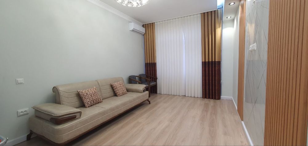 Сдается 2 х комн квартира на Янгихаетском районе! На длительный срок!