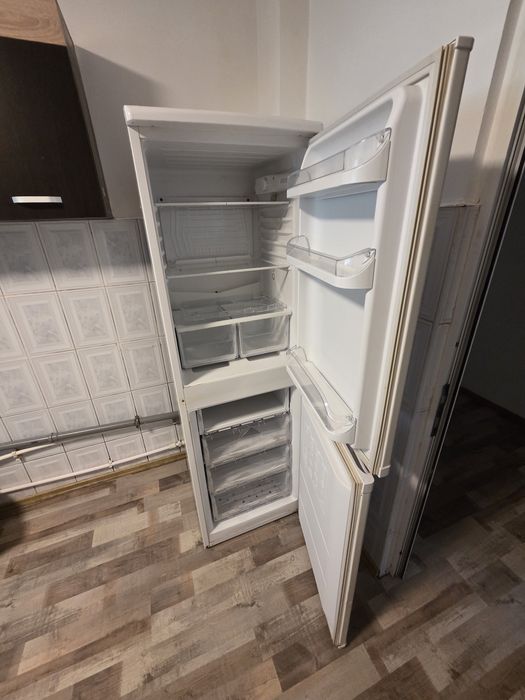 Vand combina frigorica 350 lei