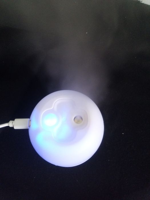 Светещ овлажнител