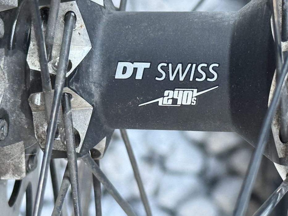 Vând roți carbon DT Swiss XRC 1200 Spline 29” – Butuci DT Swiss 240 – Stare foarte bună