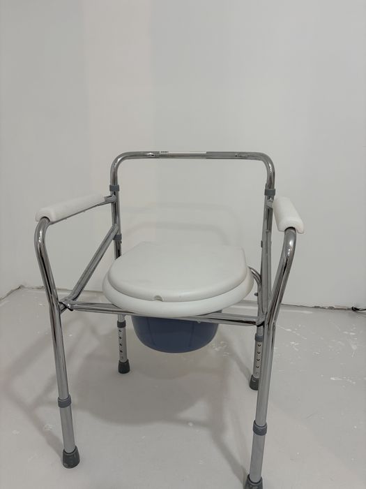 Почти новый кресло-туалет продается!